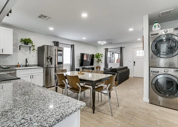 Hike, Golf & Explore: Pet-friendly Casita! *