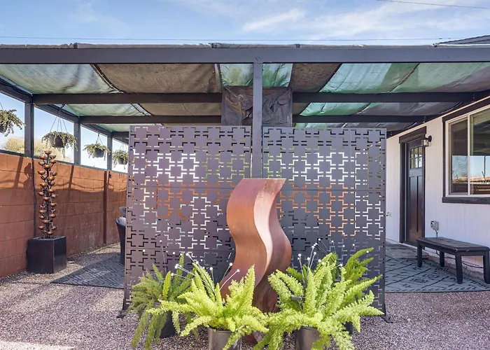 Hike, Golf & Explore: Pet-friendly Casita! *